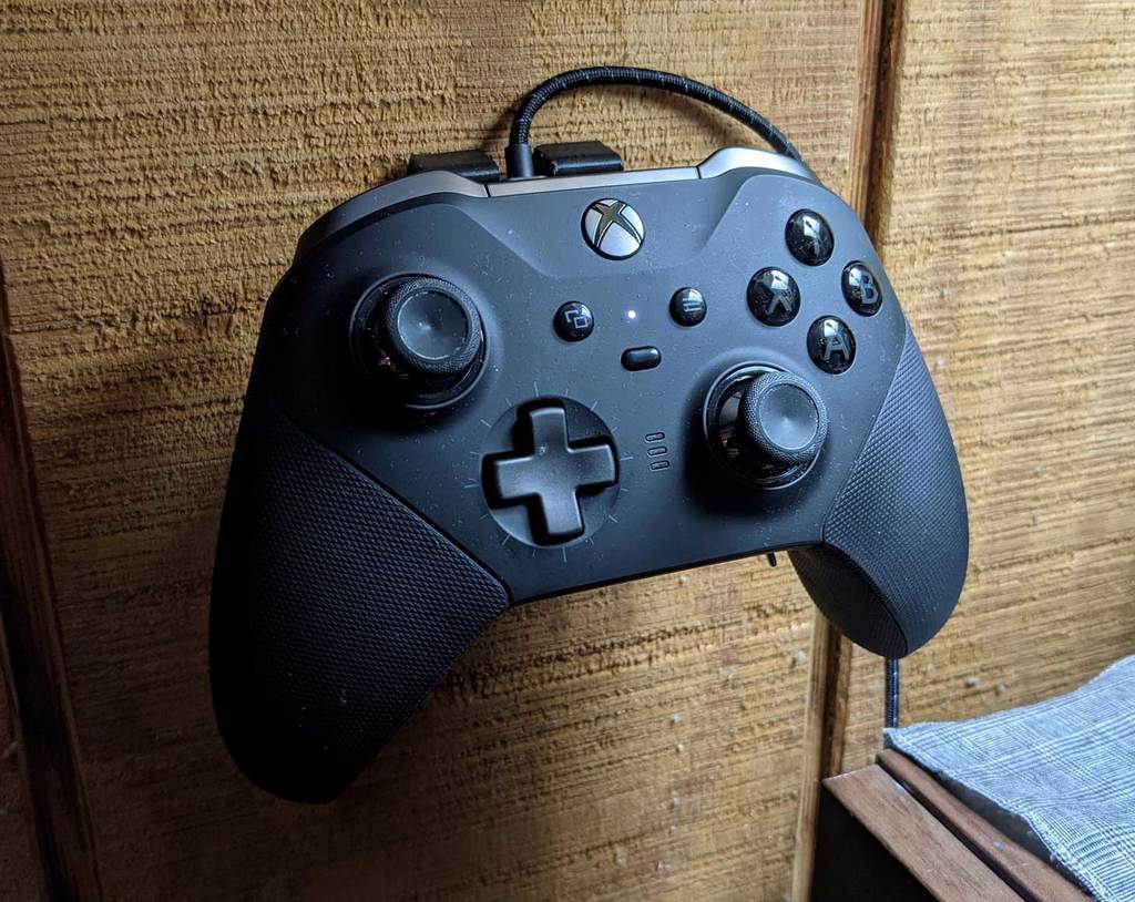Controlador Xbox Elite Series 2 y base de carga para montaje en pared