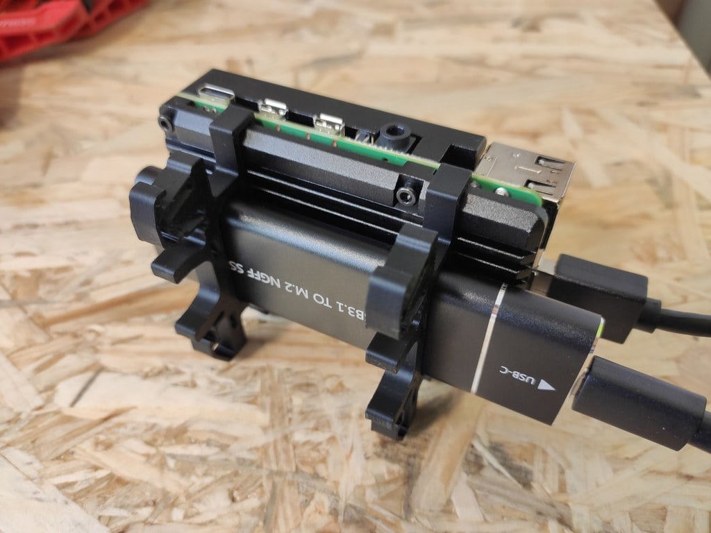 Soporte de carril DIN para Raspberry Pi 4 con Armor Case