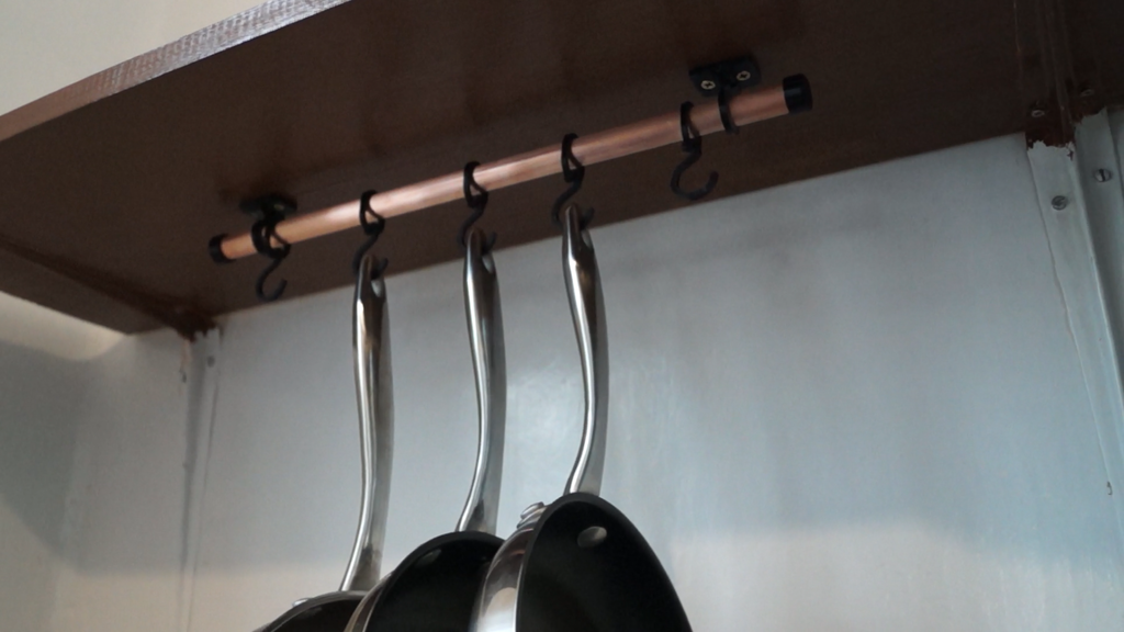 Colgador de cocina inteligente para ollas y sartenes