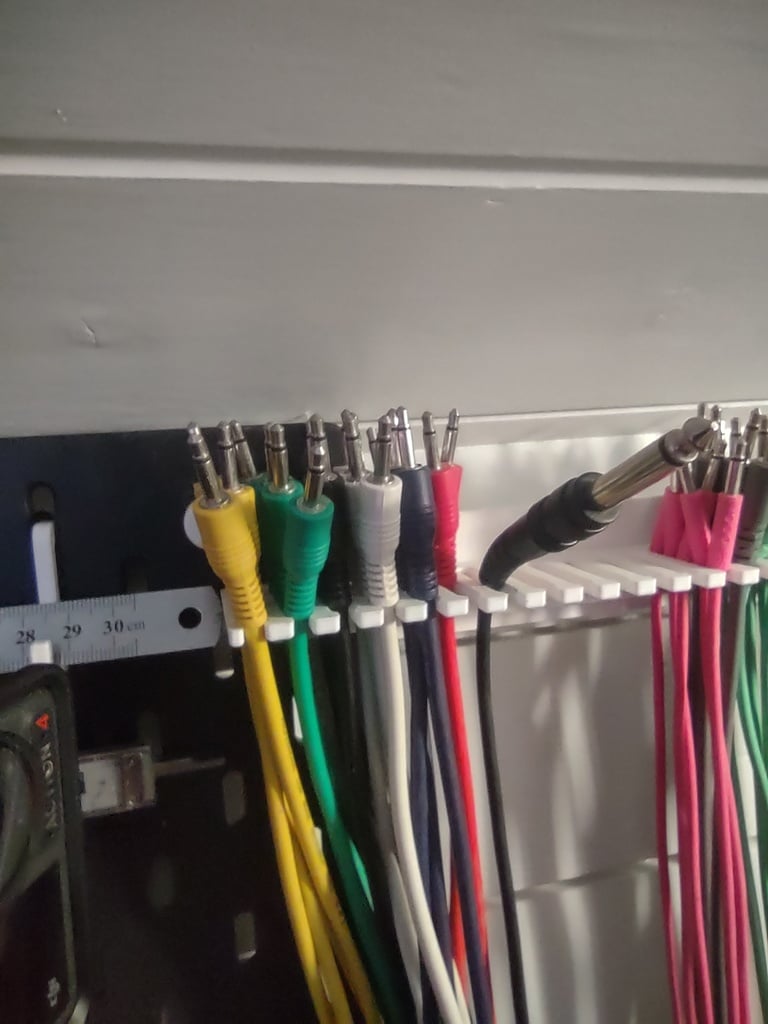 Soporte de cable Eurorack de Skadis
