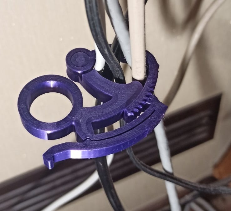 Abrazadera de cable sin tornillos para gestión de cables: diseño de impresión in situ
