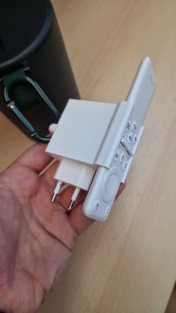 Samsung el cargador Freestyle y el soporte para el mando a distancia
