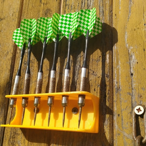 Soporte de pared para dardos para 6 dardos