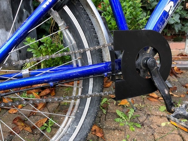 Protector de cadena para bicicleta infantil con 3 opciones de diseño.