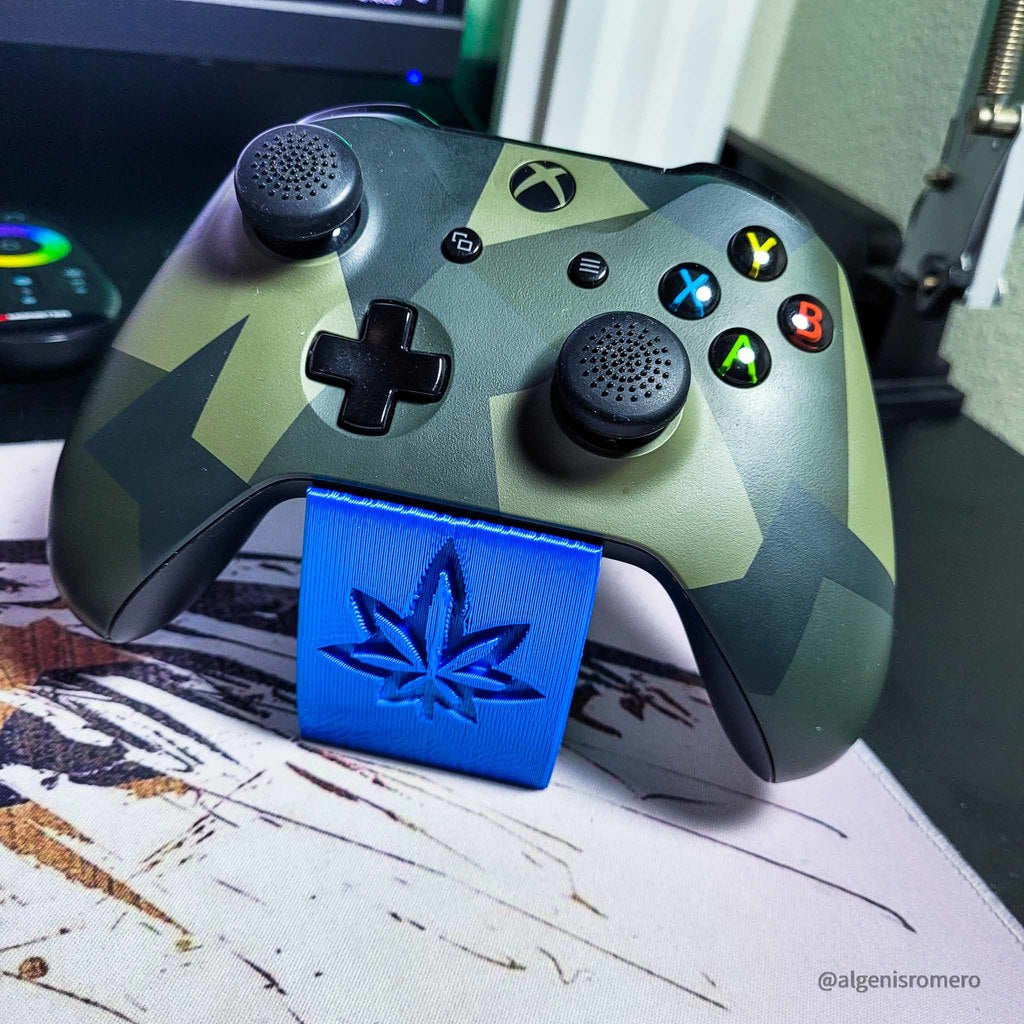 Soporte para controladores de Xbox One con logo de hoja de marihuana
