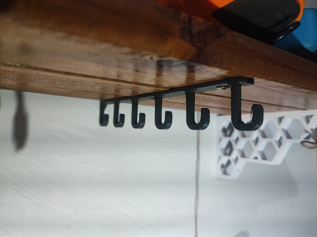 Soporte de cable / gancho debajo de la estantería