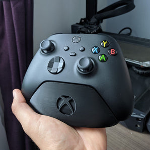 Soporte minimalista para mando de Xbox con logotipo de Xbox