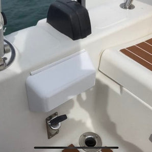 Cubierta de panel con bisagra para motor de barco