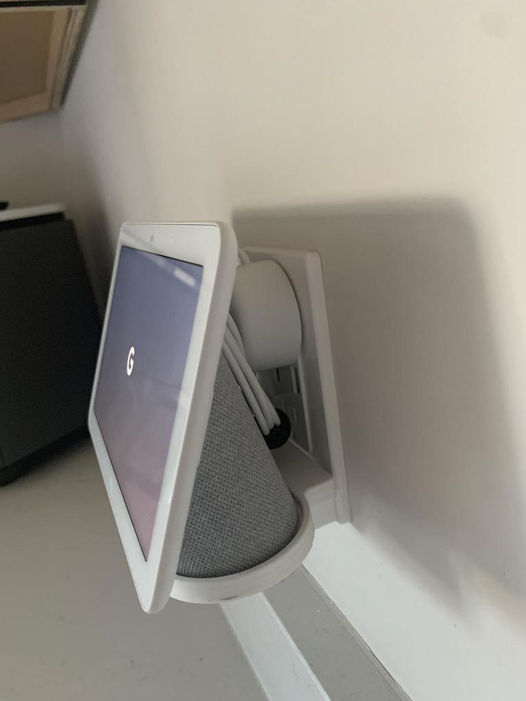 Google Nest Hub - Montaje en pared con estante para toma de corriente