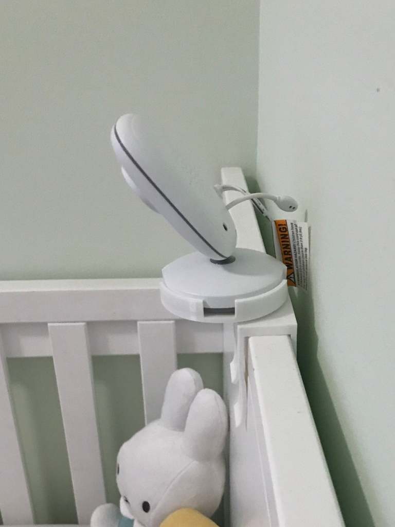 Soporte de cámara para monitor de bebé con orificio desplazado
