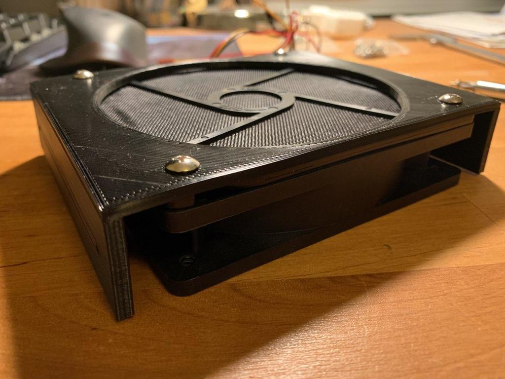 Montaje de ventilador para bahías de unidades de 5,25 pulgadas y 120 mm