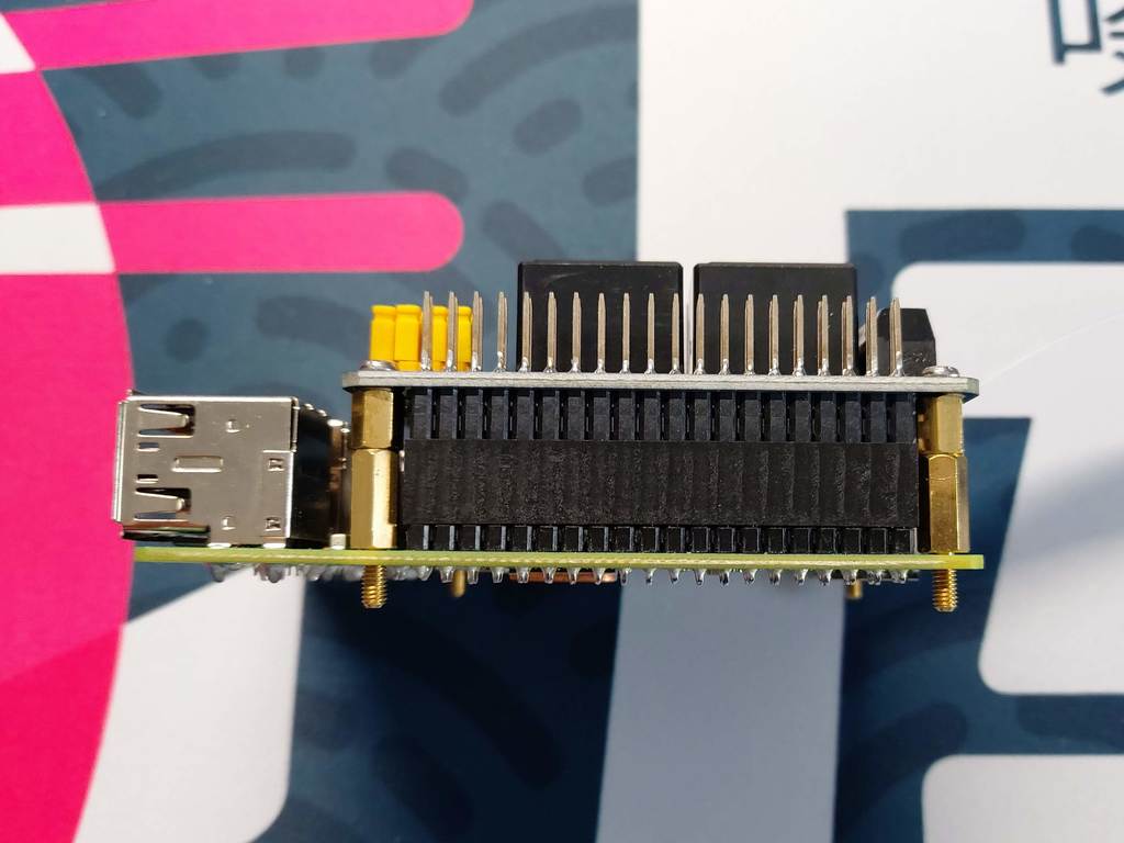 Montaje en carril DIN Raspberry Pi para separadores hexagonales M2.5