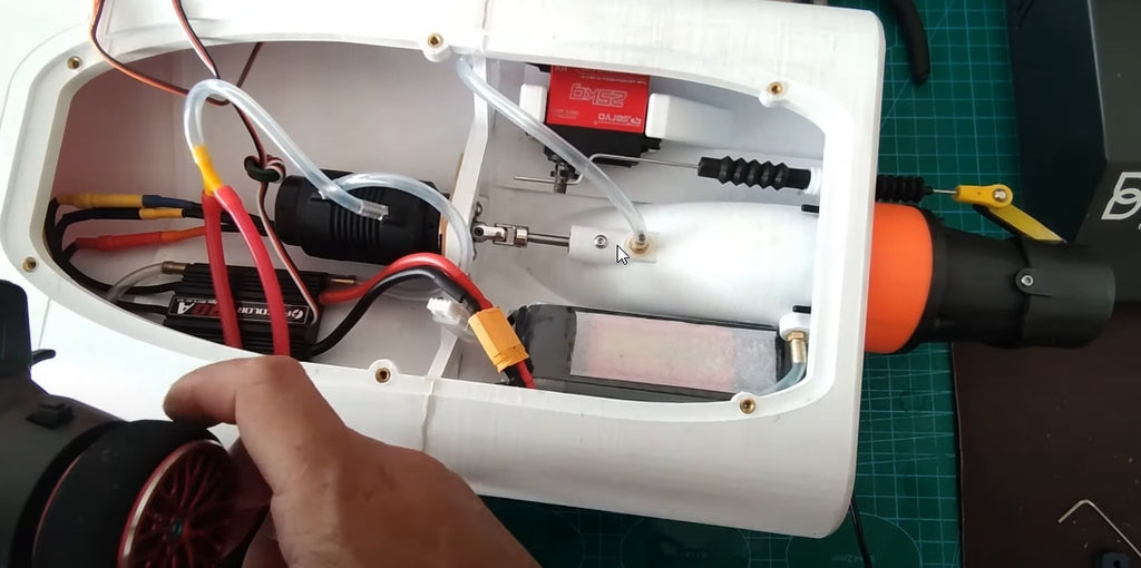 Barco RC con chorro de agua