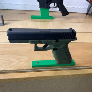 Montaje en pared para Glock 17 con mecanismo de bloqueo