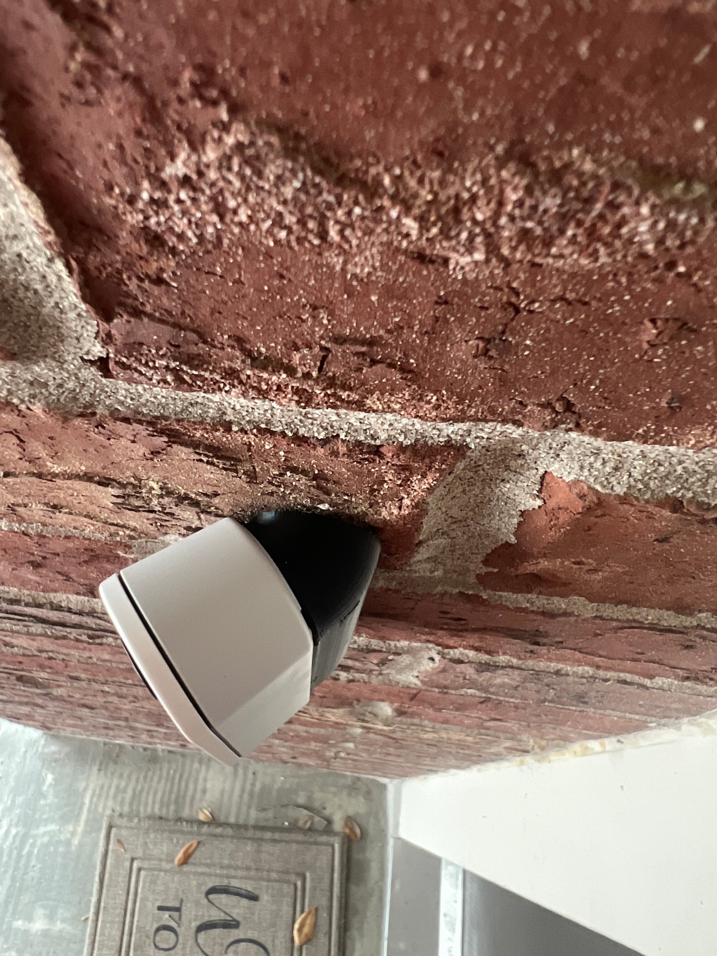 Soporte de ángulo de 45° para timbre Simplisafe para una vista óptima