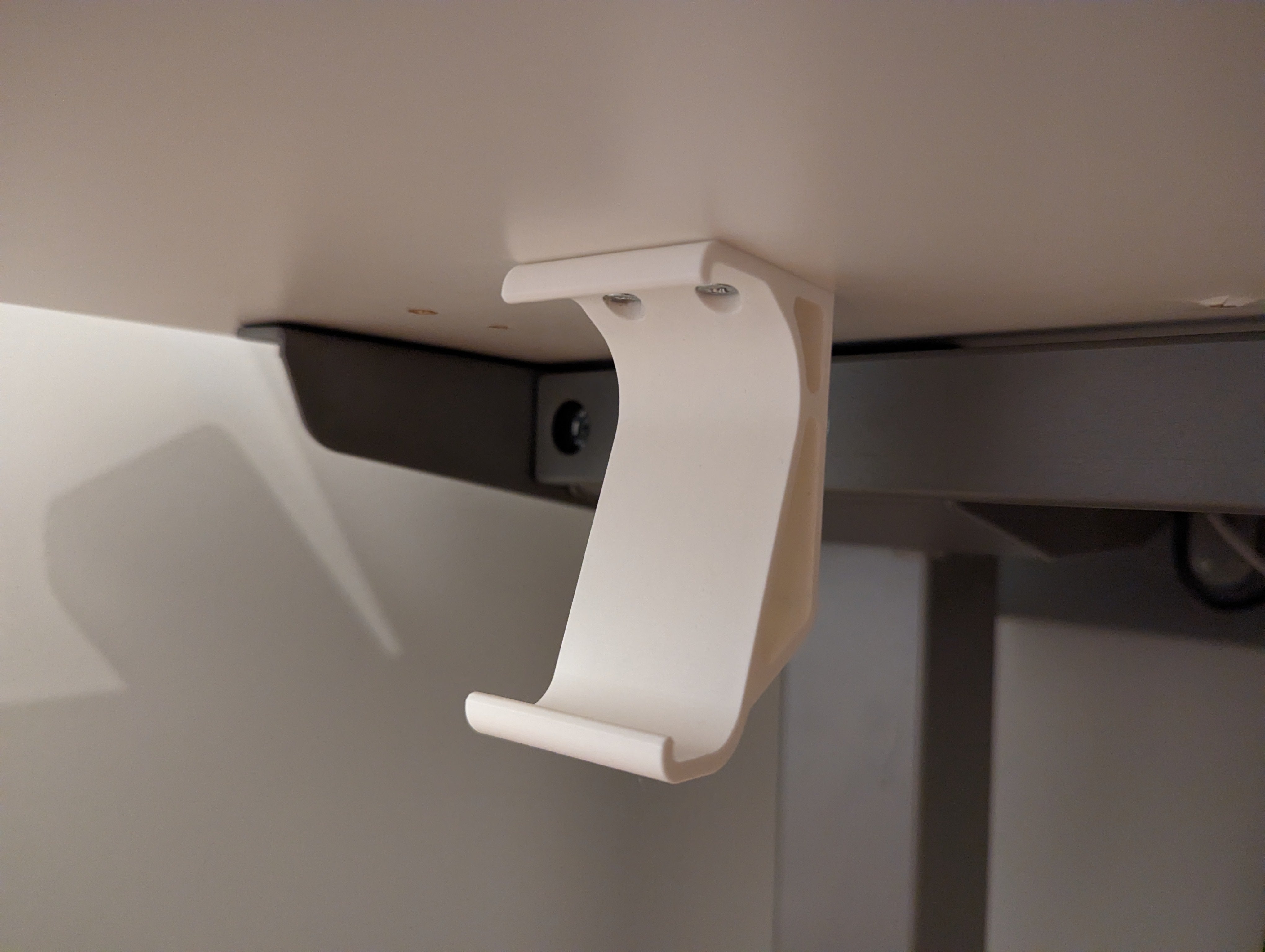 Soporte debajo del escritorio para mando de Xbox