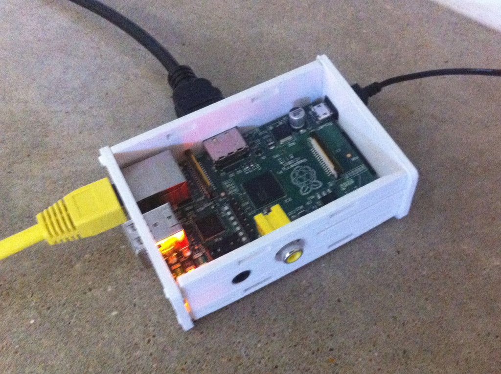 Caja Raspberry Pi basada en el diseño acrílico de Adafruit