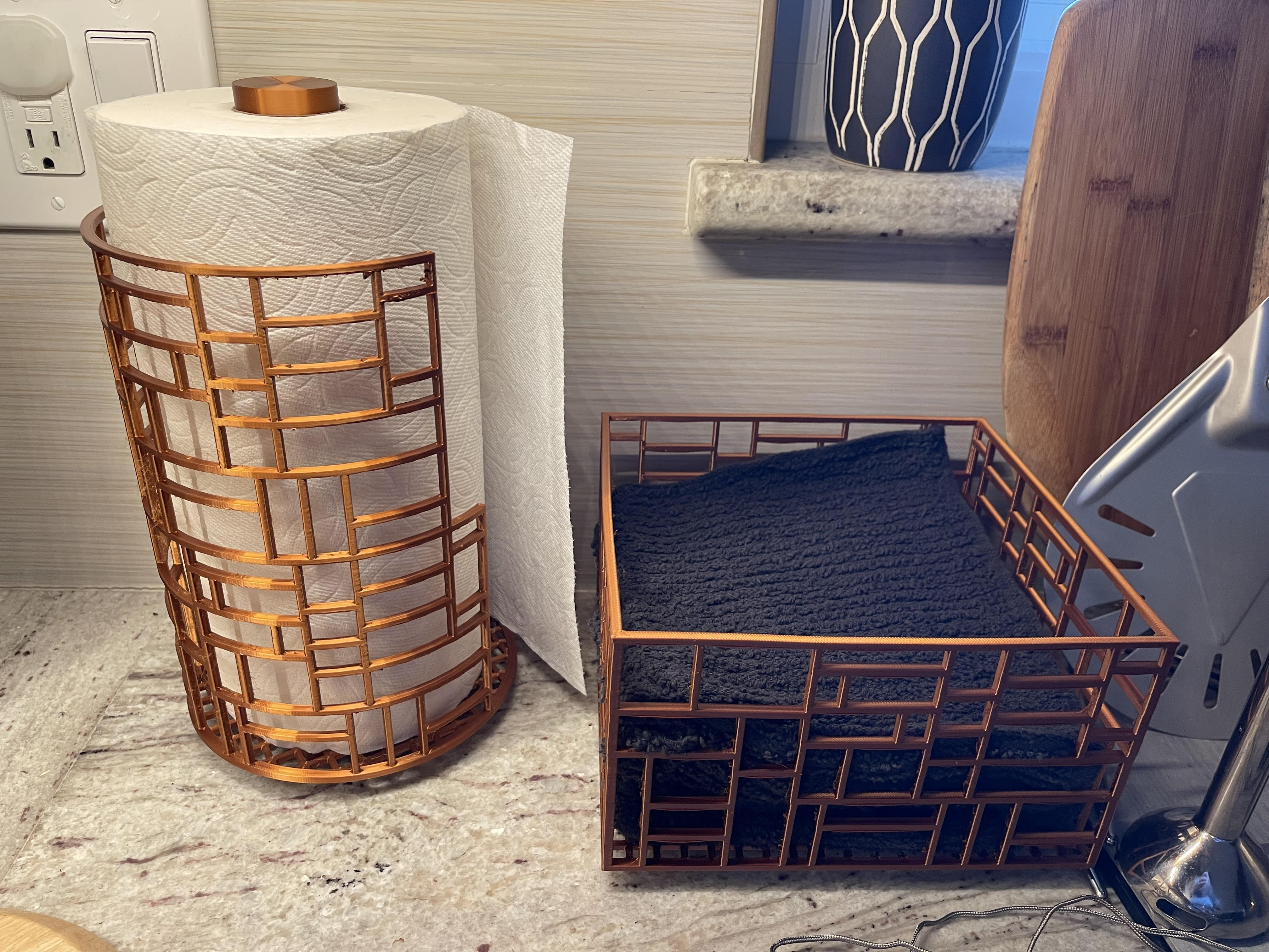 Soporte para rollo de cocina inspirado en el art déco