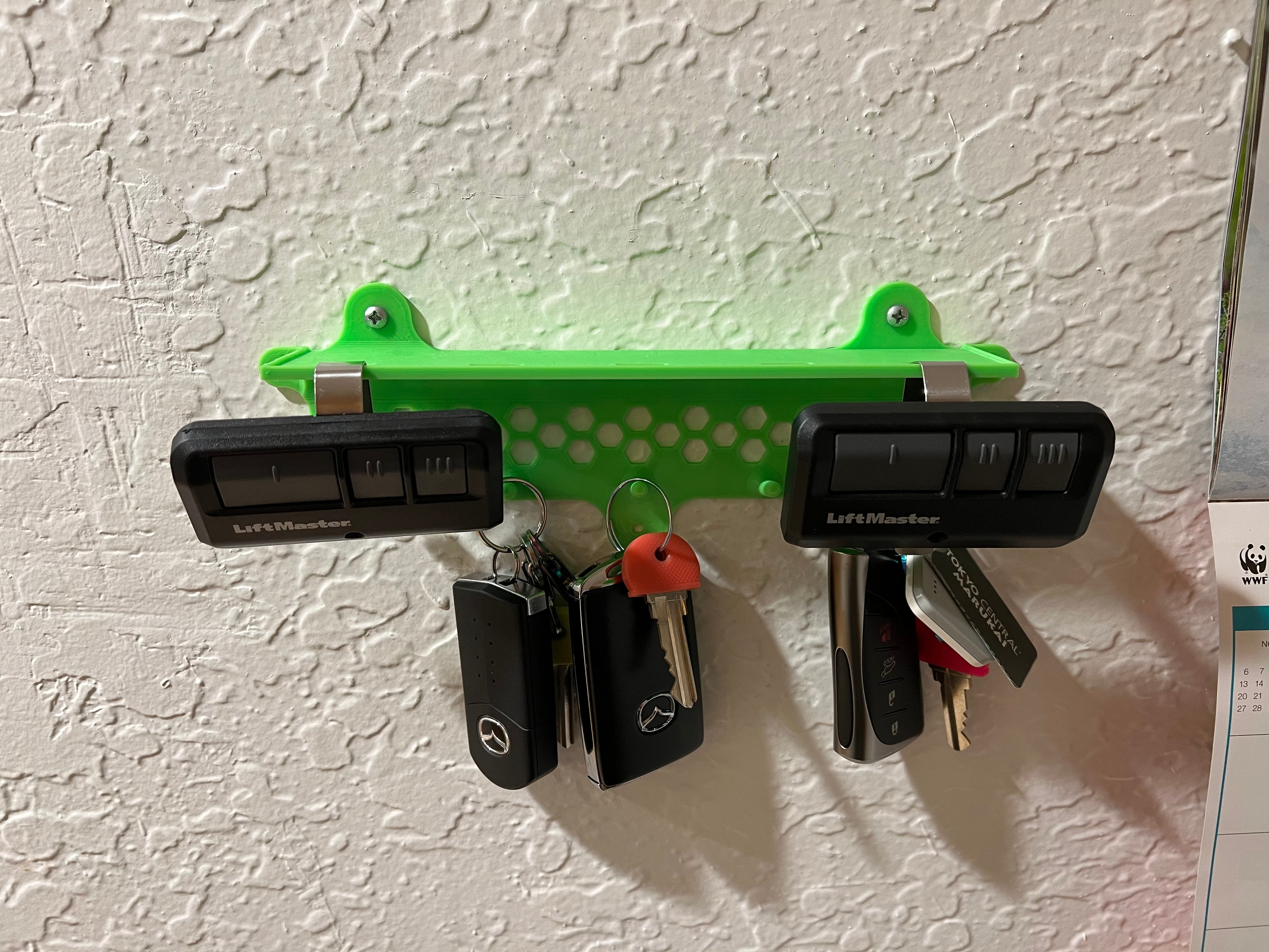 Llavero de pared con práctica estantería