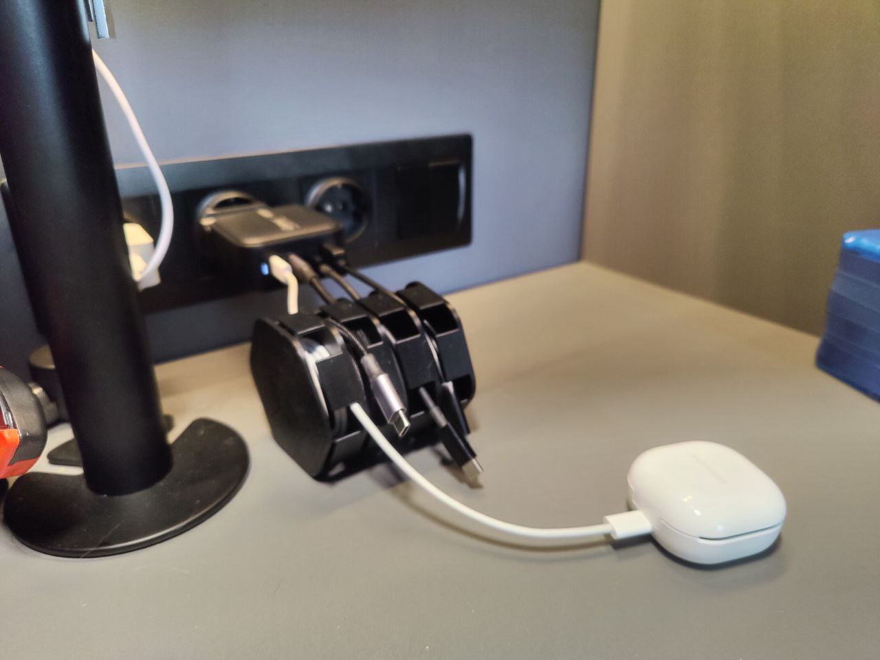 Soporte modular para cables de carga