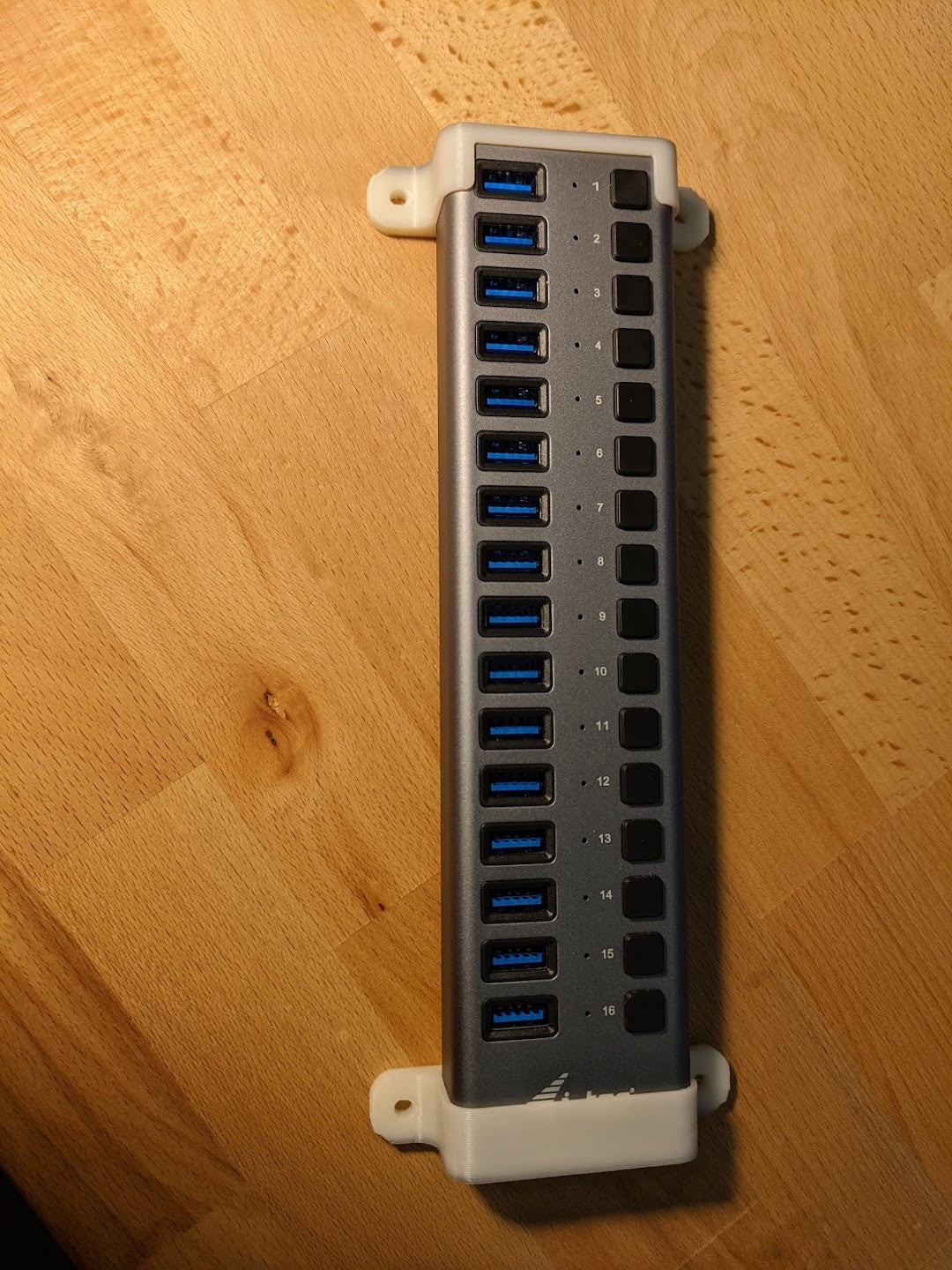 Soporte de pared/mesa para concentrador USB de carga i-Tec