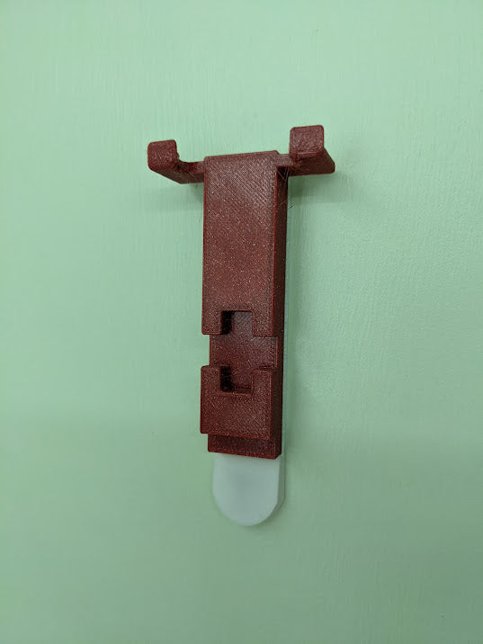Soporte de pared Command-Strip para coche OpenRC F1