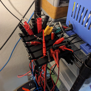 Soporte para cables y conductores para estanterías de alambre HDX