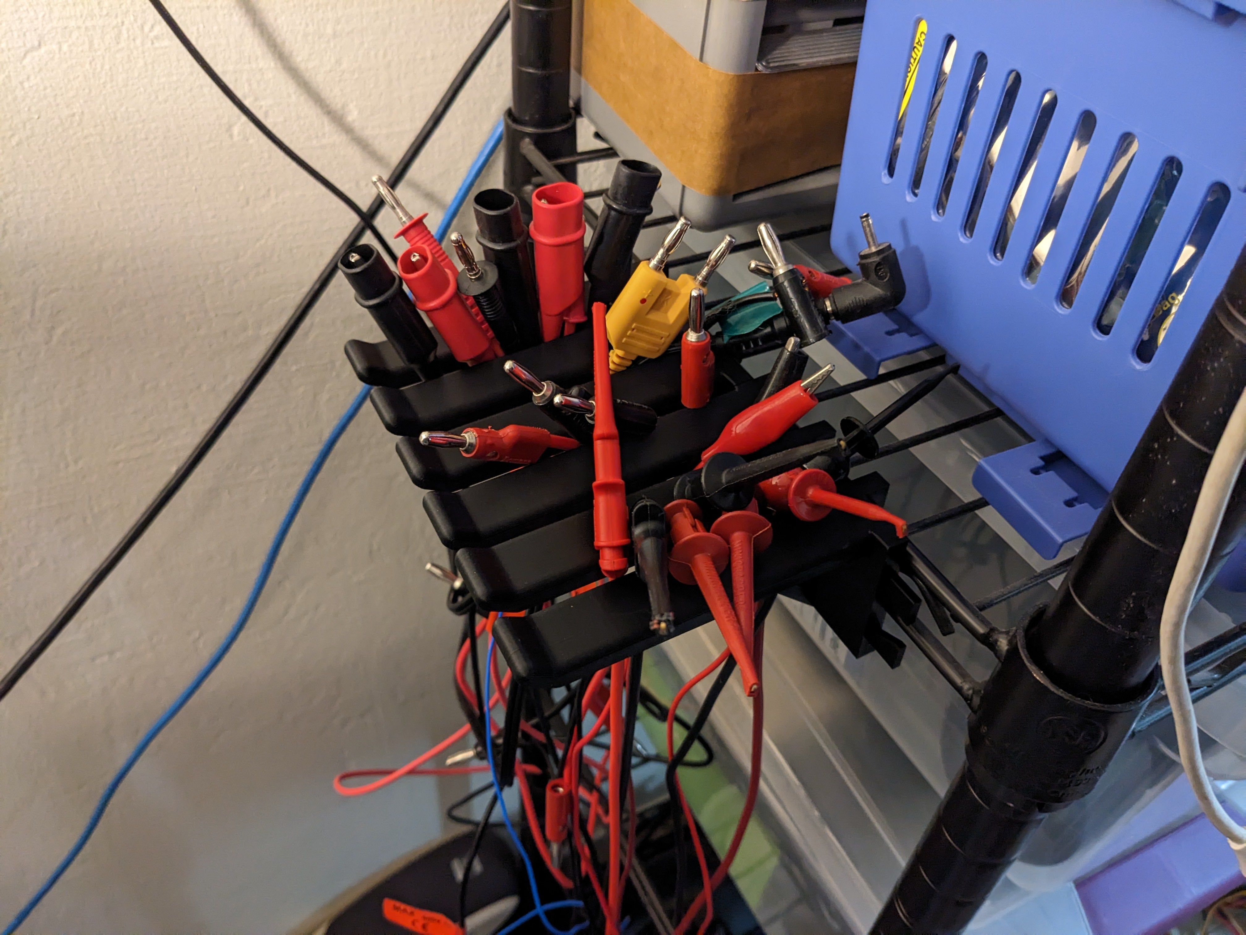 Soporte para cables y conductores para estanterías de alambre HDX