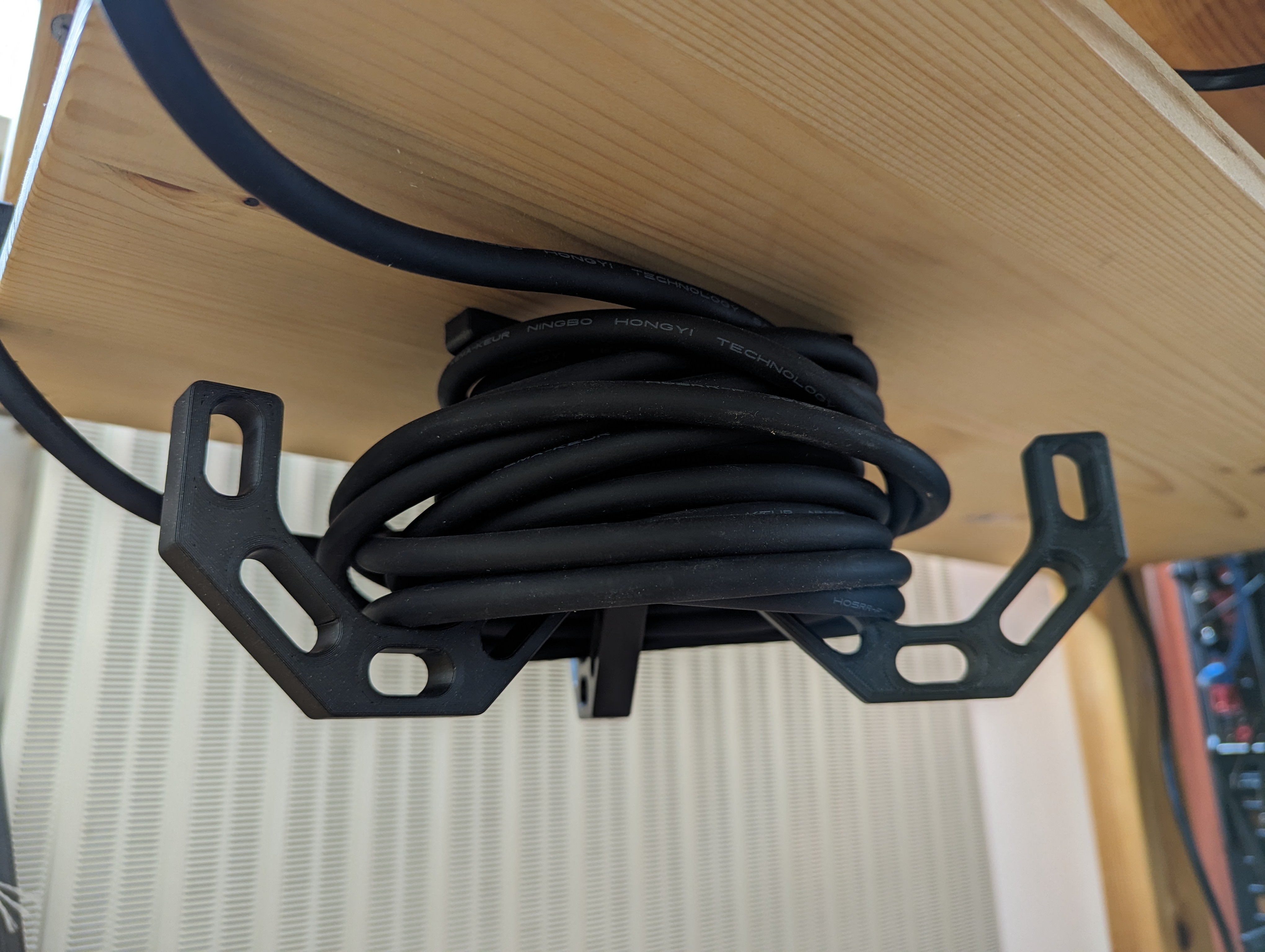 Gancho de cable para debajo del escritorio