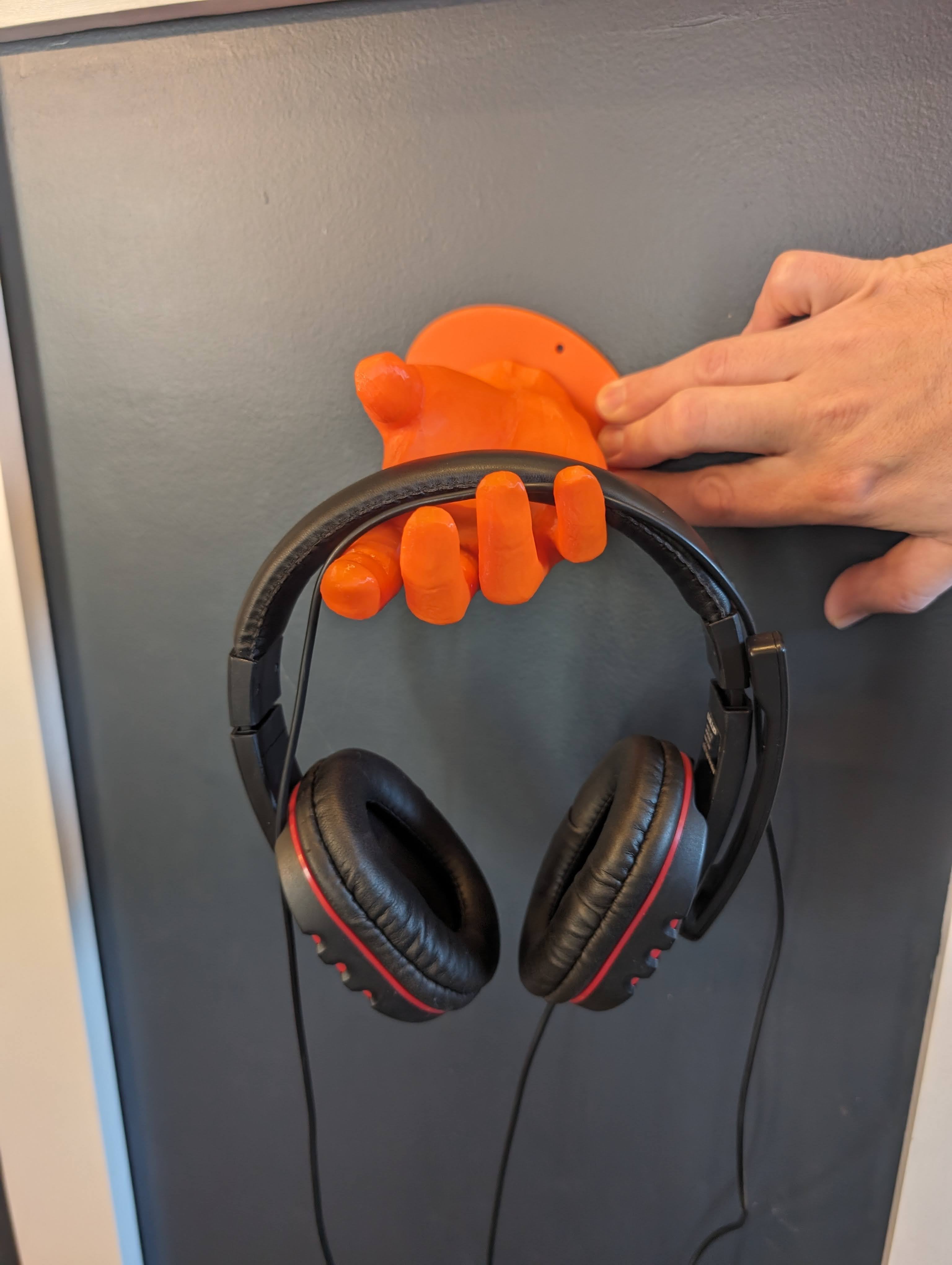 Soporte para auriculares en forma de mano montado en la pared