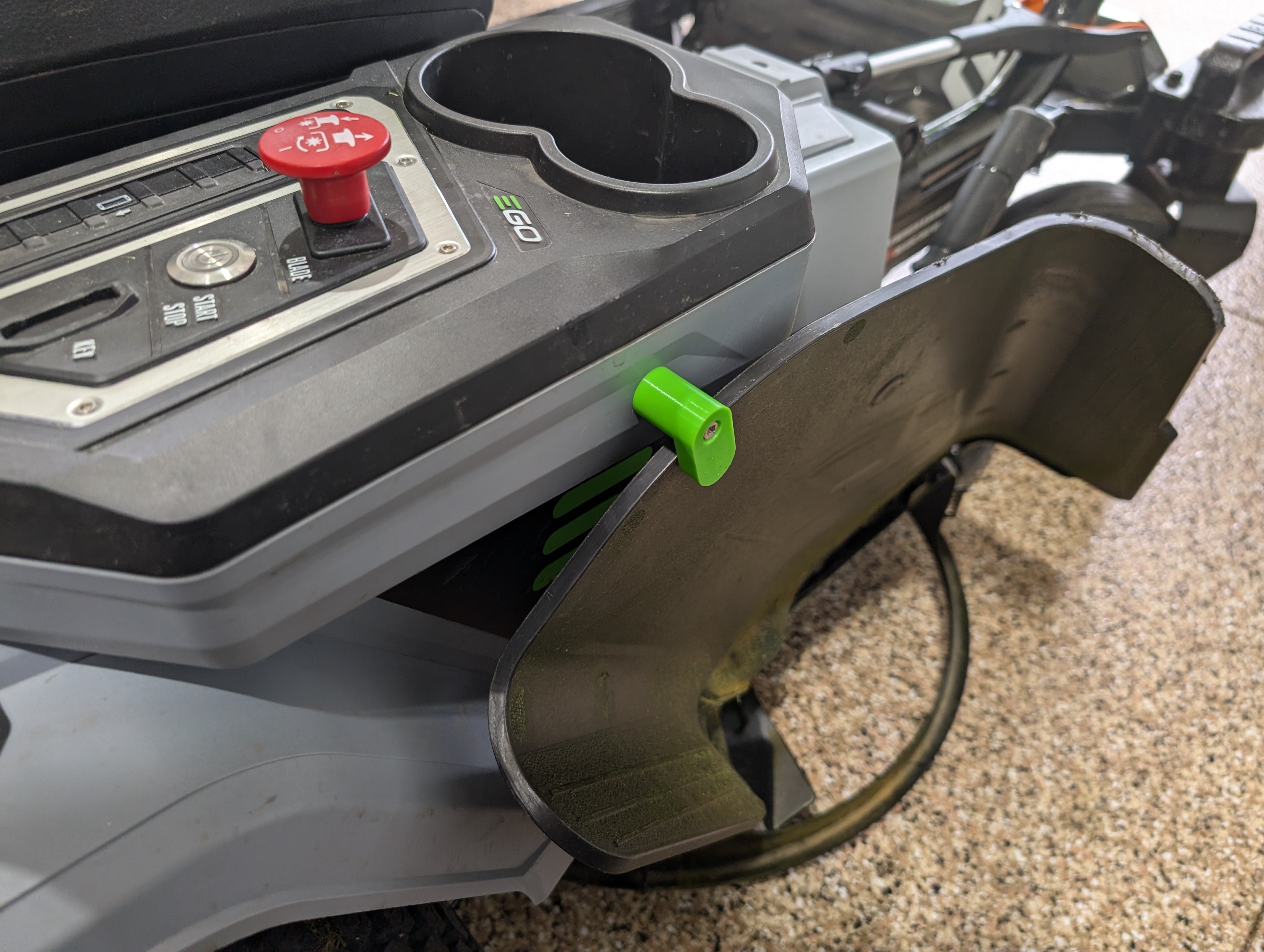 Cerradura de descarga lateral para cortacésped EGO