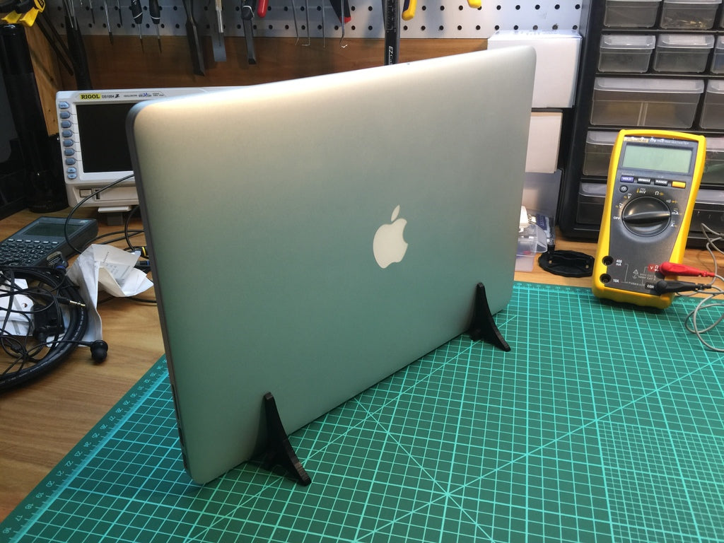 Soporte vertical para MacBook Pro 15" Retina (18 mm)