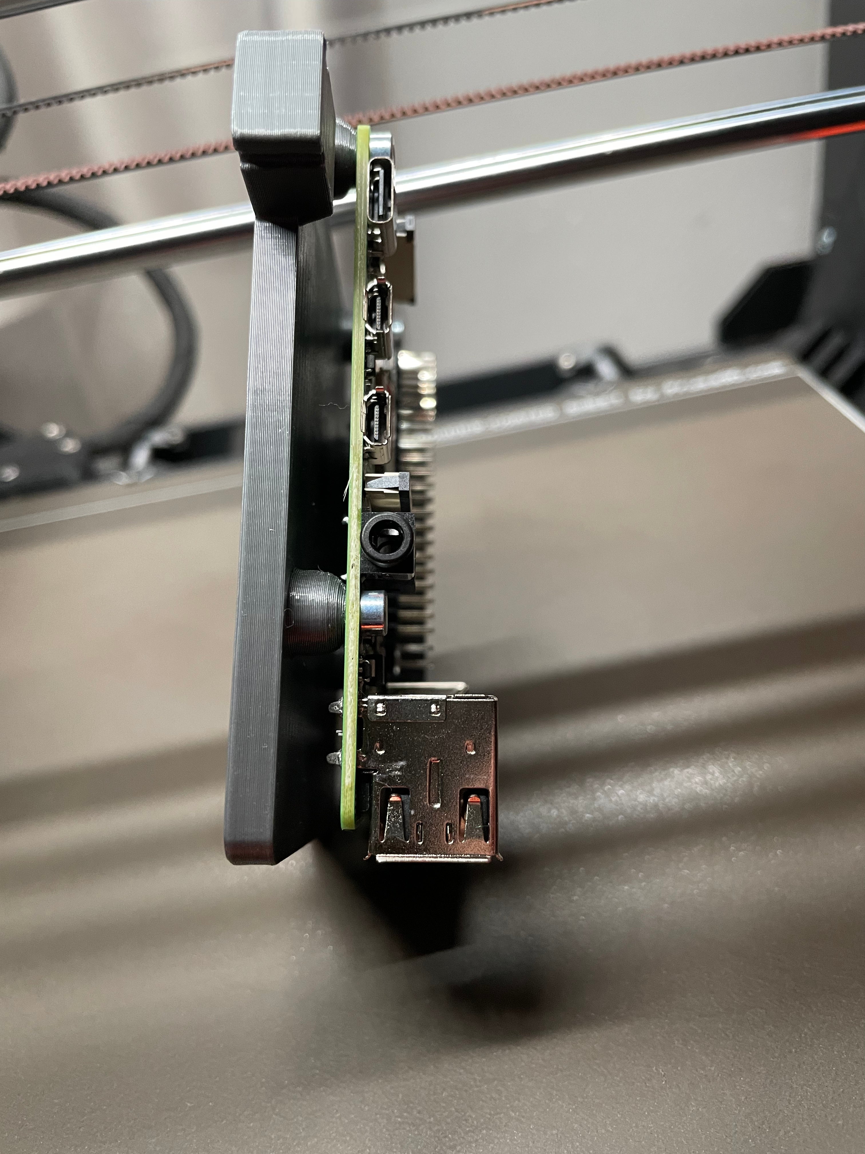 Soportes de riel DIN para Raspberry Pi 4 / Pi 5 con tuercas remachadas M3