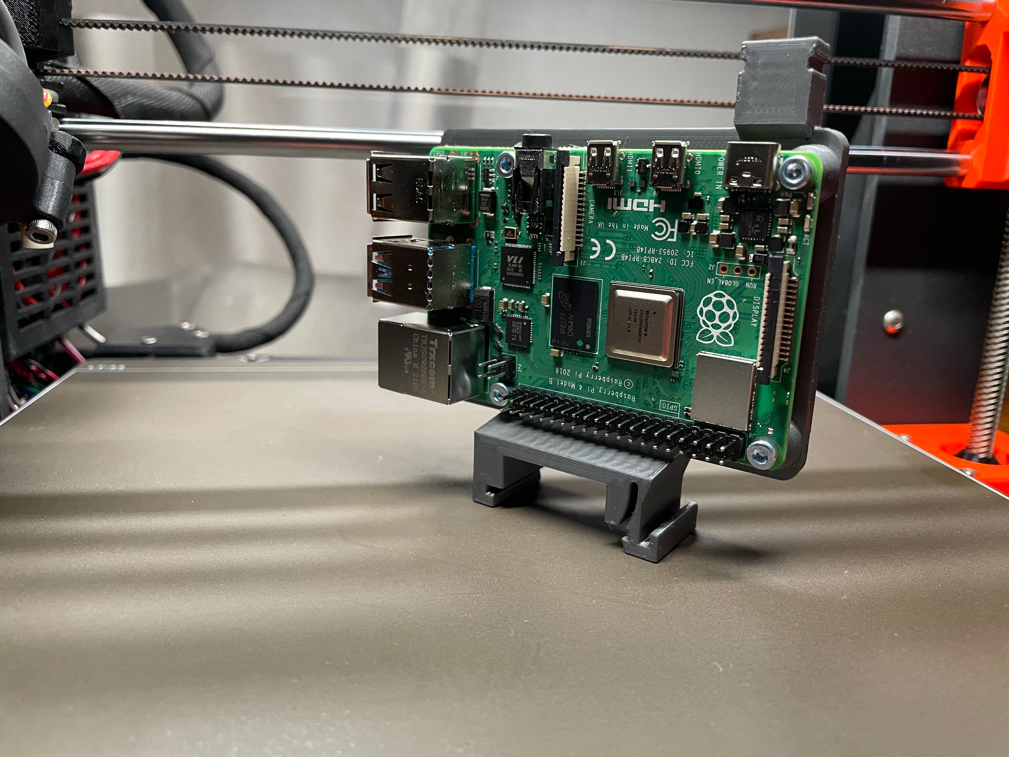 Soportes de riel DIN para Raspberry Pi 4 / Pi 5 con tuercas remachadas M3