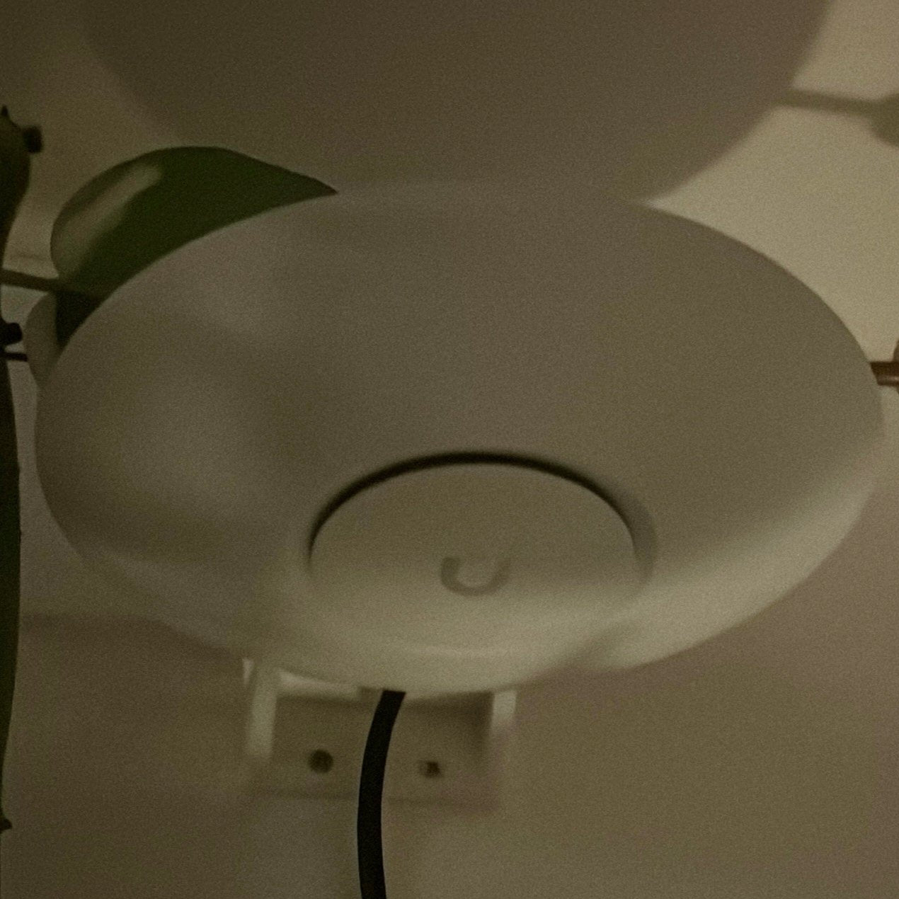 Montaje en pared Ubiquiti Unifi U6+