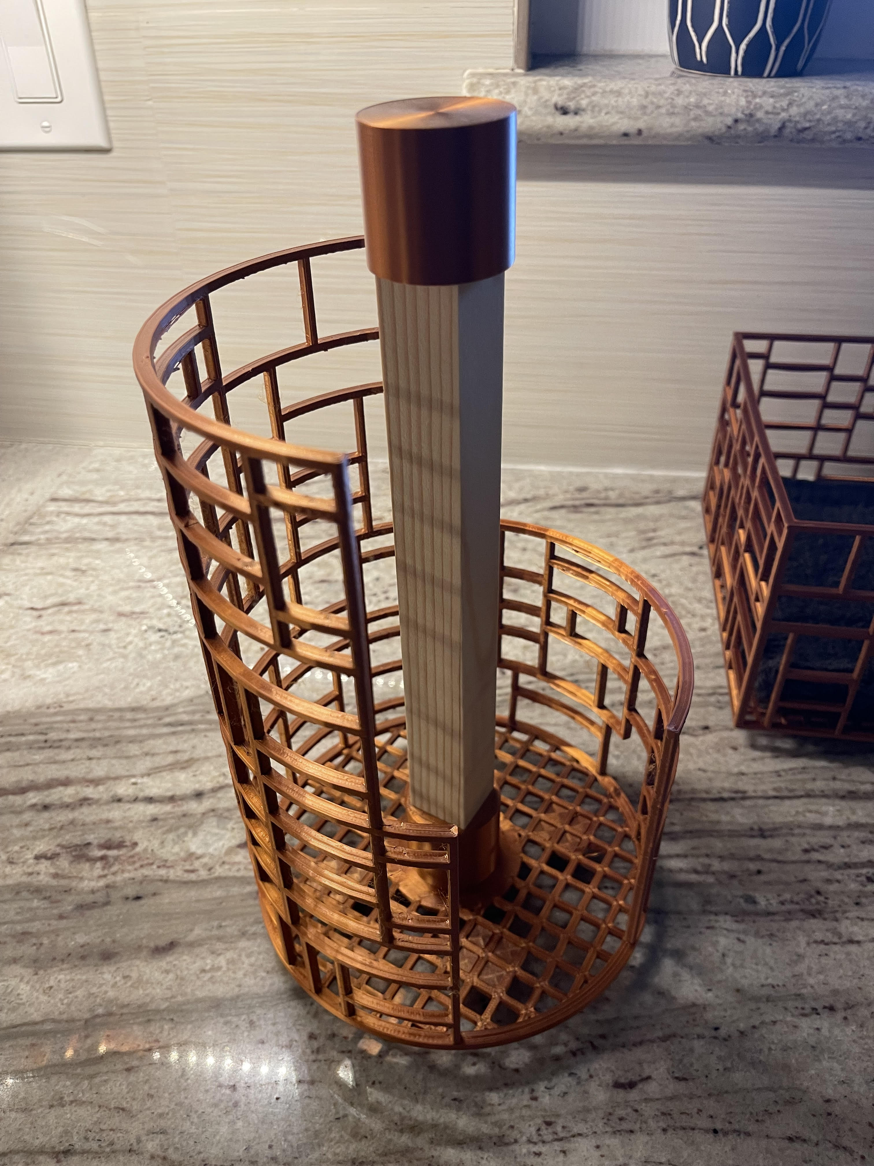 Soporte para rollo de cocina inspirado en el art déco