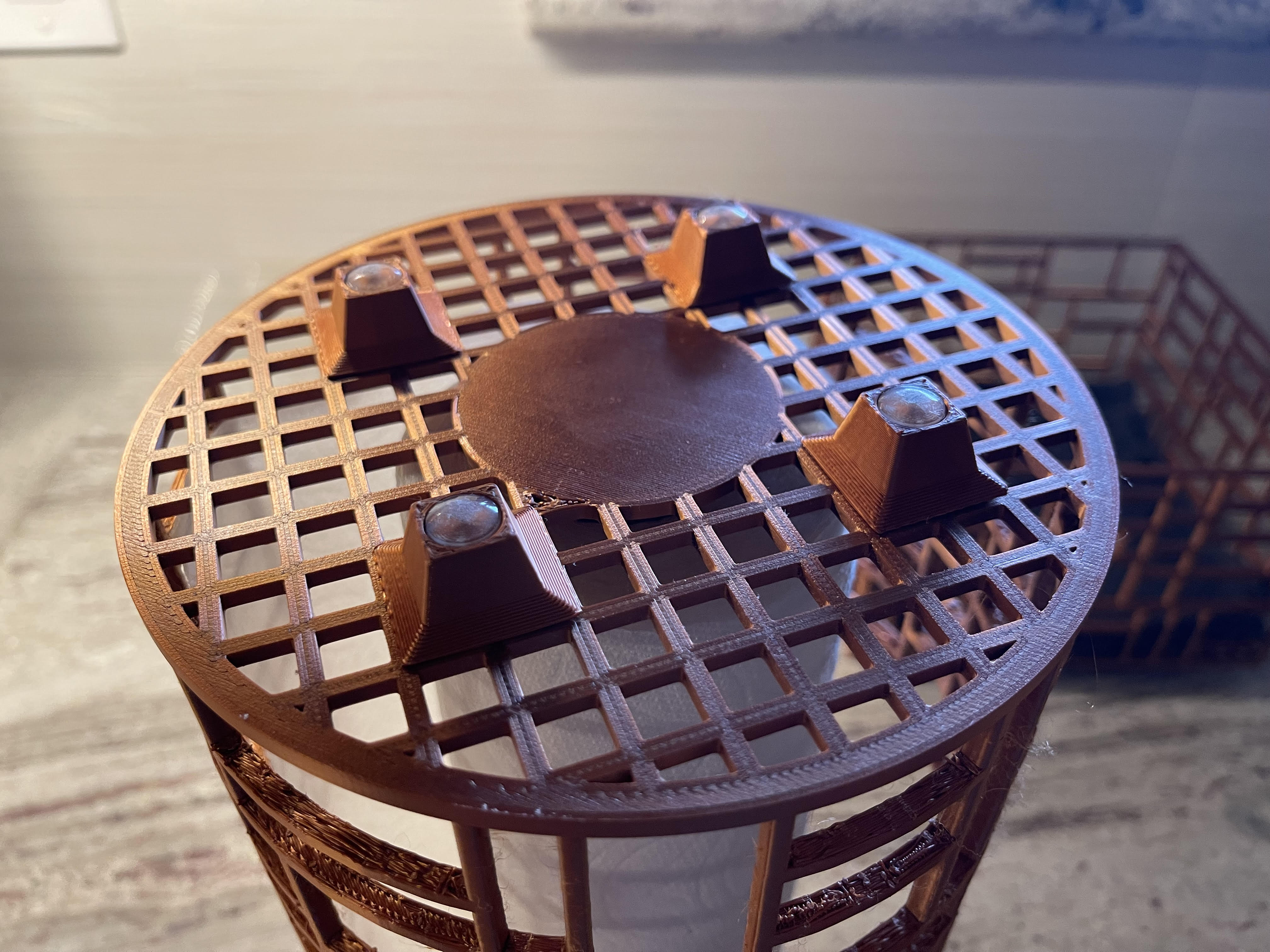 Soporte para rollo de cocina inspirado en el art déco