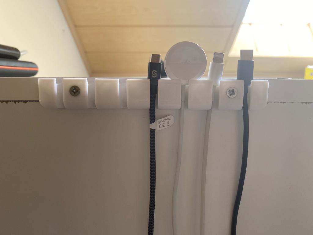 Soporte y organizador de cables USB