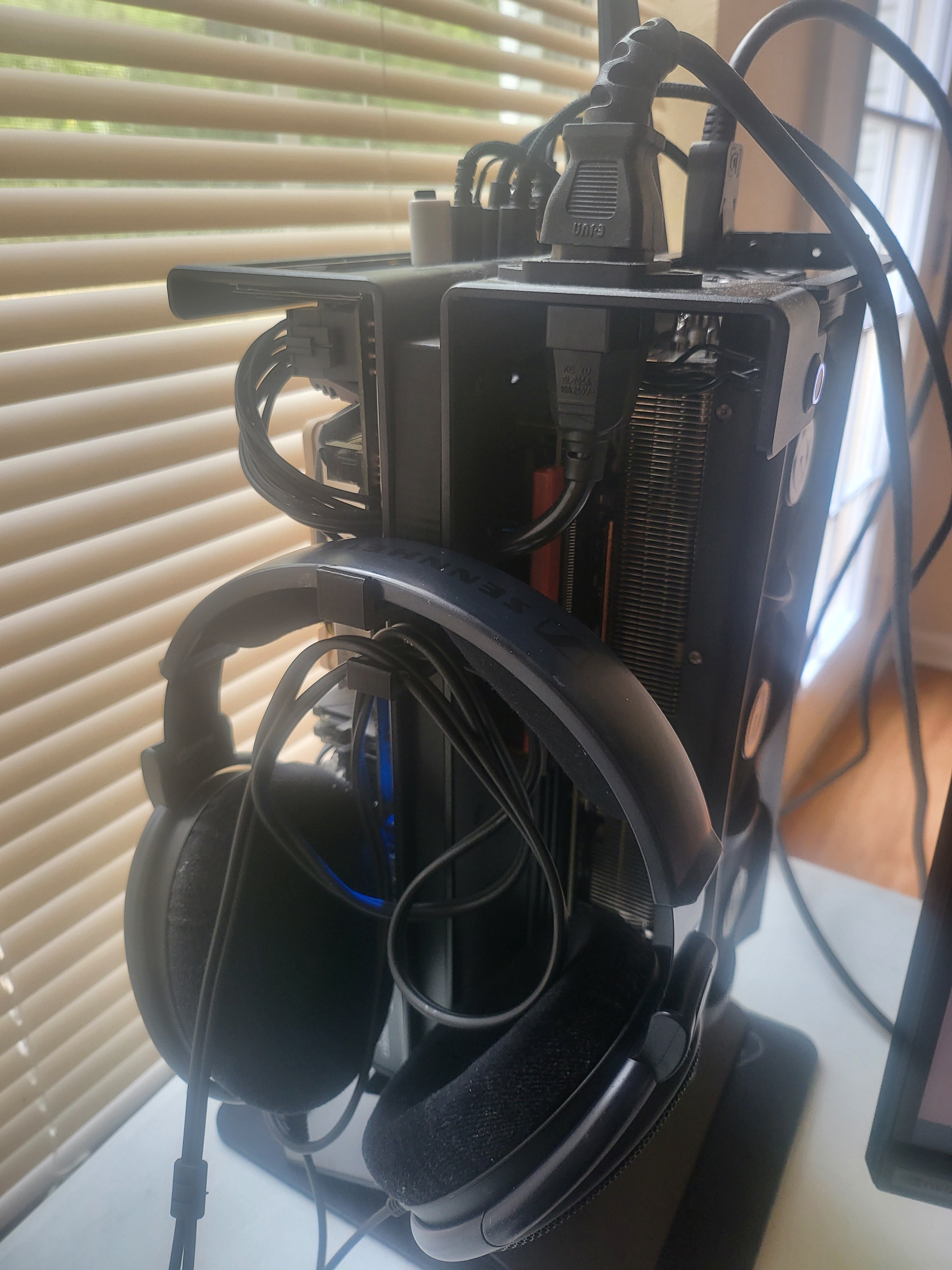 Soporte para auriculares y cables XTIA Xproto-L