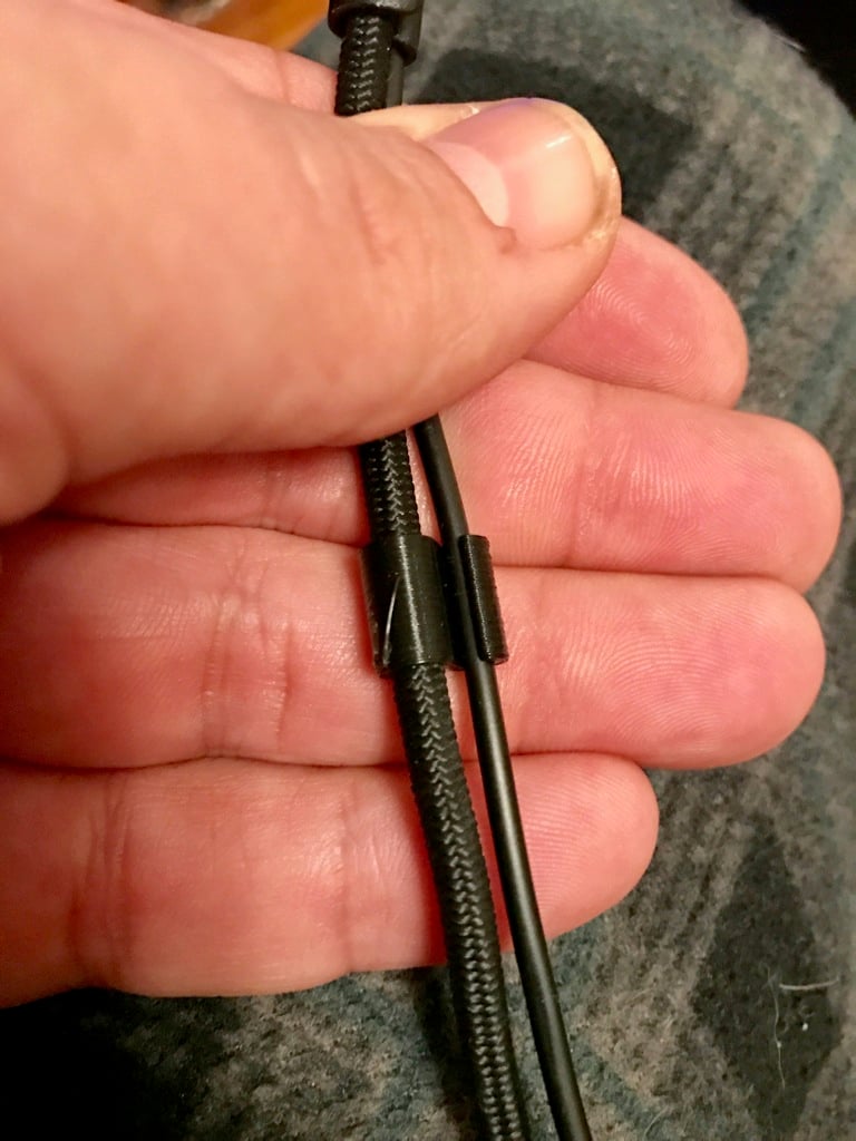 Clip de cable en forma de S para auriculares y micrófono