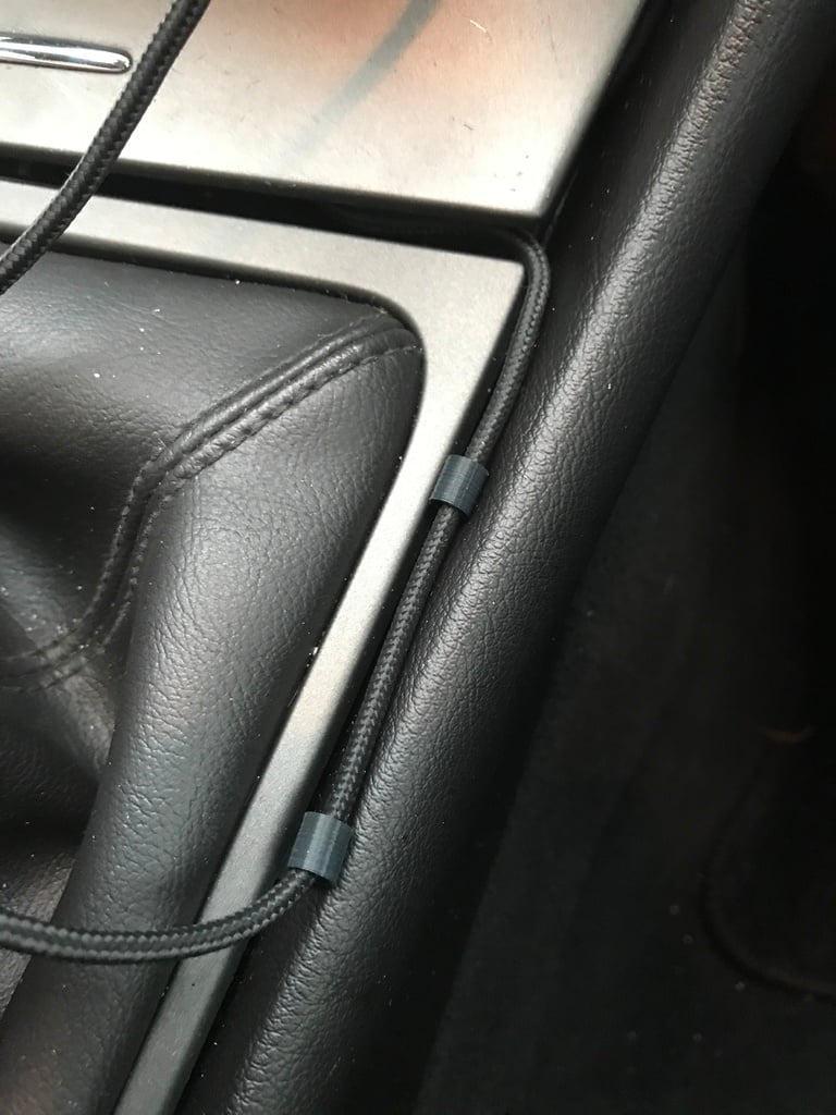 Soporte de cable interior del coche completamente cerrado