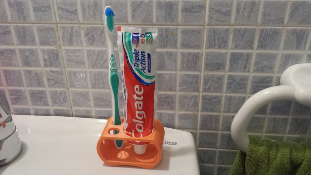Accesorio de baño: Portacepillos y pasta de dientes