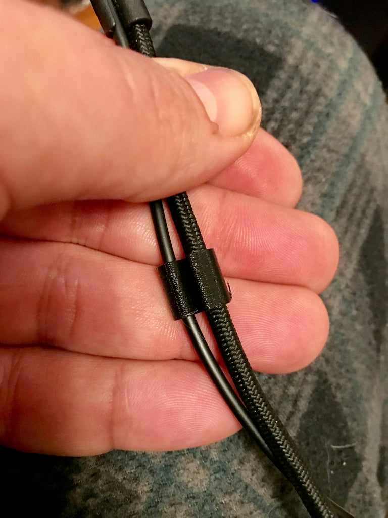 Clip de cable en forma de S para auriculares y micrófono