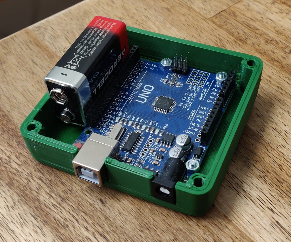 Caja Arduino Uno con espacio para batería de 9V