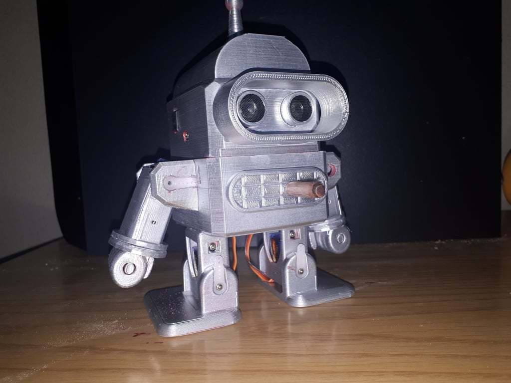 Robot Otto Bender con brazos de Redxvb