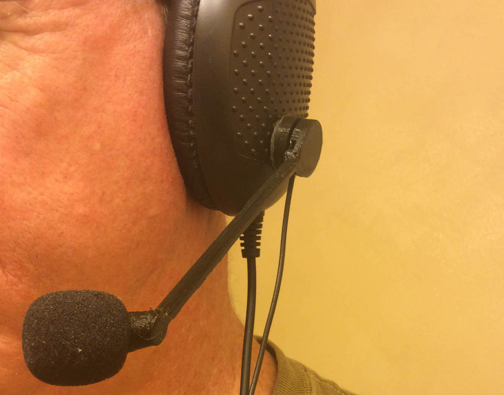 Brazo de micrófono con auriculares personalizable