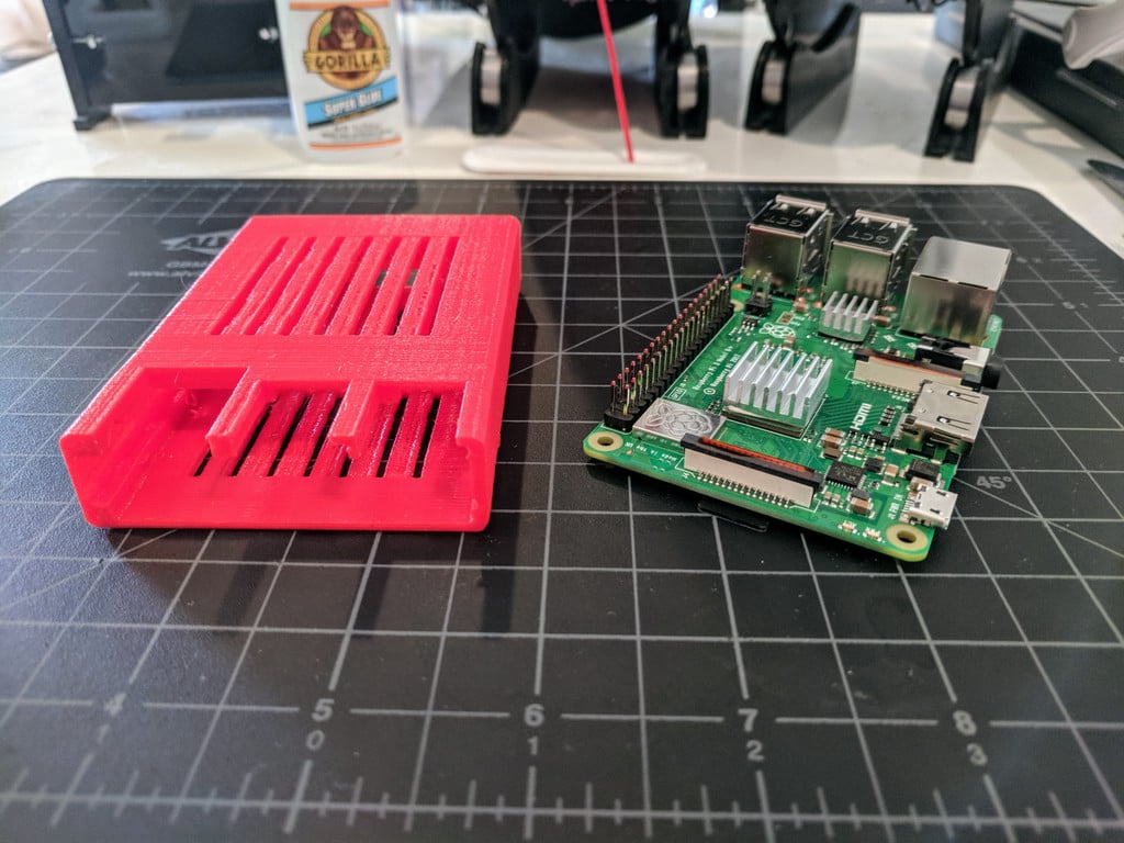 Carcasa Raspberry Pi 3 B+ con espacio para disipador de calor