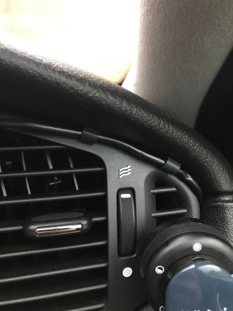 Soporte de cable interior del coche completamente cerrado