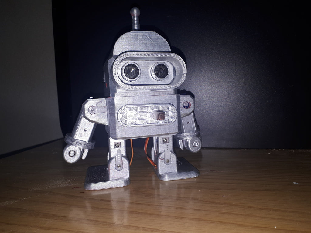 Robot Otto Bender con brazos de Redxvb