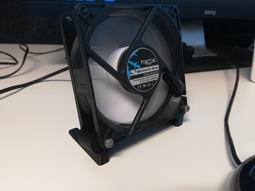 Soporte de ventilador minimalista de 80 mm con inclinación de 15 grados